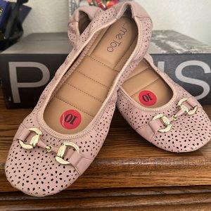 Light pink flats, comfy with gold accent design